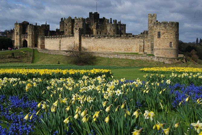 1 Day Alnwick Castle, Holy Island & Scottish Borders - Timing, Comfort, and Practical Limits