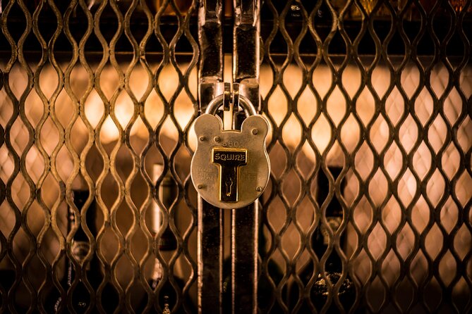 90min Underground Whisky Tasting in Edinburgh's Old Town - What the guide explains during the 90 minutes