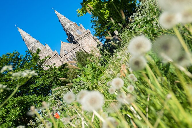 Aberdeen Historical Walking Tour - King’s College Chapel and the crowned tower