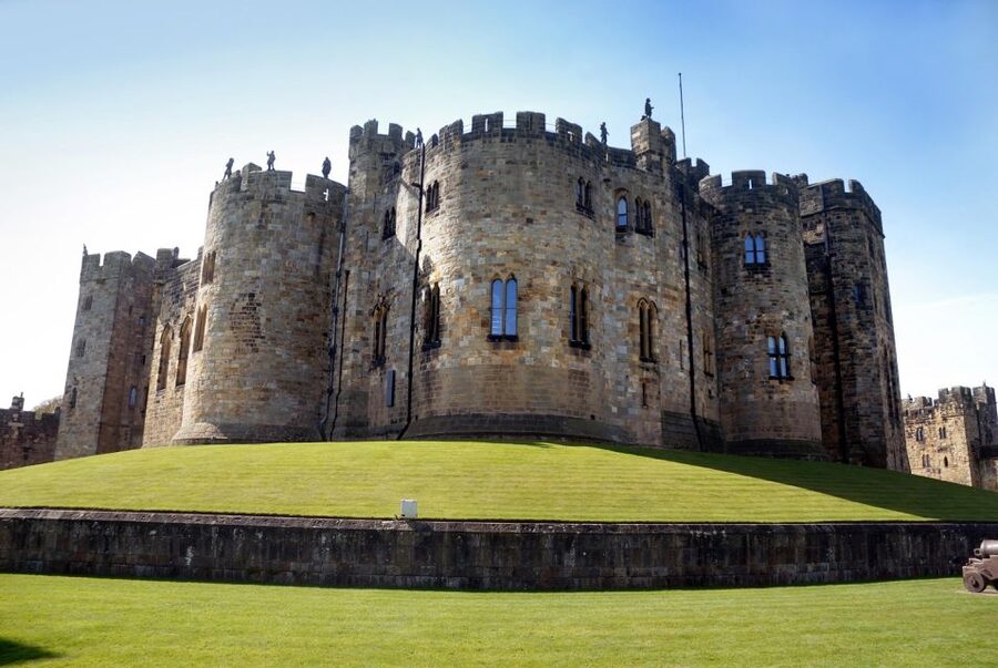 Alnwick Castle and Scottish Borders Tour from Edinburgh - Is the 9.5-hour day worth it?