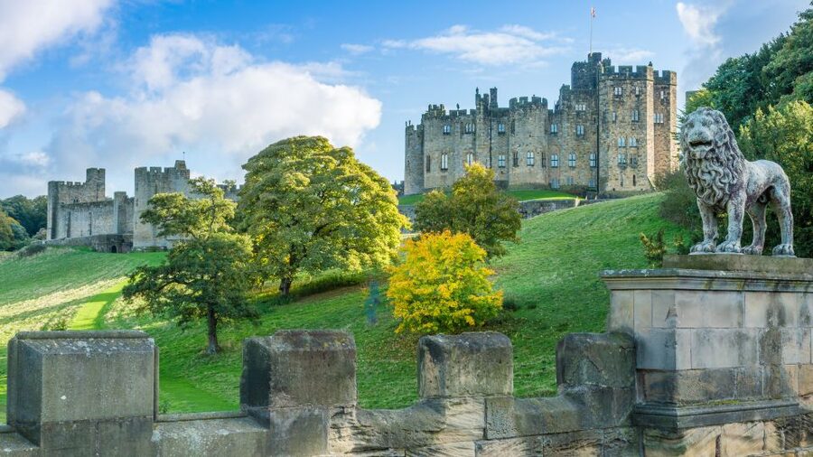 Alnwick Castle, Northumberland & Scottish Borders 1-Day Tour - Why this day trip works