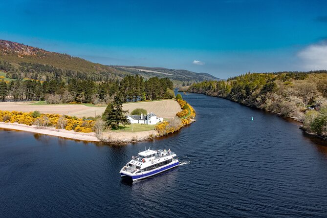 Caledonian Canal and Loch Ness Sightseeing Cruise - One hour at Urquhart Castle