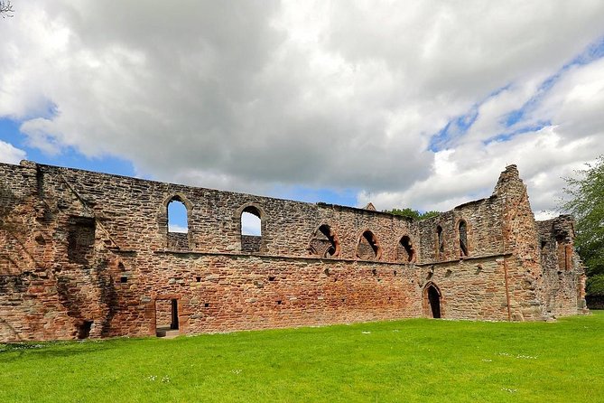 Cawdor Castle, Inverness, Culloden, Outlander and Loch Ness Tour - Highland cows and a small local stop