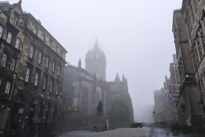 Dark History and Ghost Tour of Edinburgh - Why this Edinburgh ghost walk works after sunset