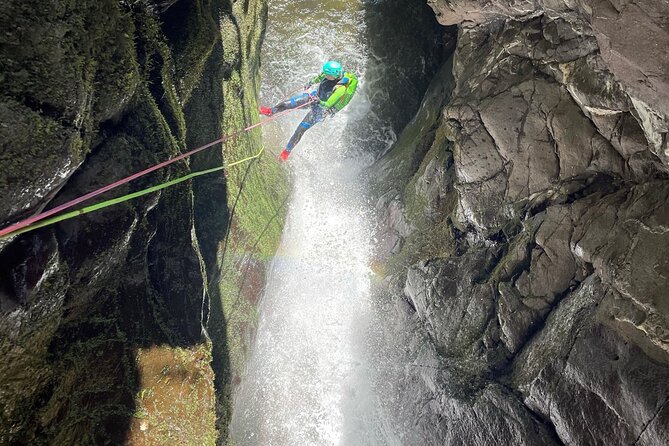 Discover Canyoning in Dollar Glen - How the guides handle mixed confidence levels