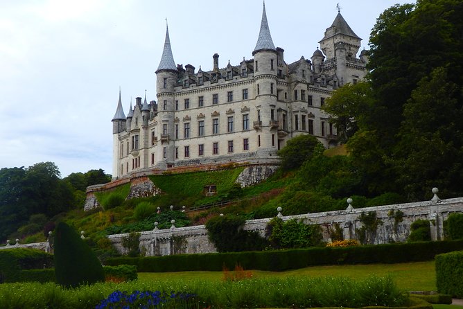 Dunrobin Castle and Glenmorangie Distillery - Local Private Tour - Dunrobin Castle, gardens, and the falconry display