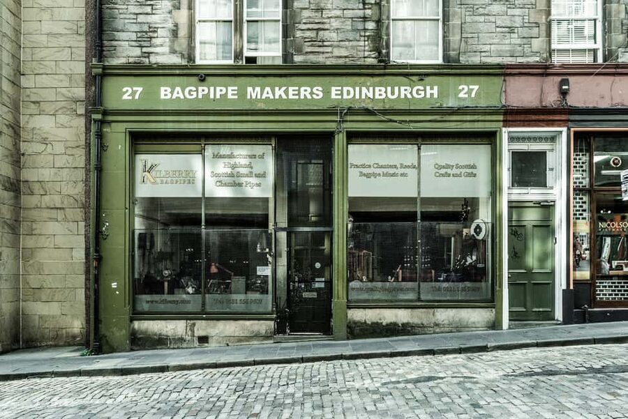 Edimbourg : Visite guidée privée en français avec Clémentine - Local advice that continues after the walk
