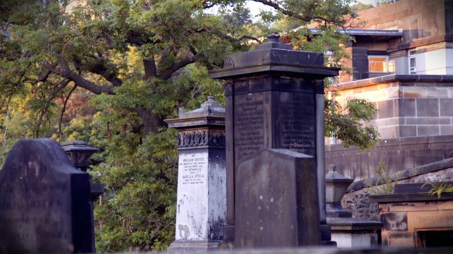 Edinburgh: 2-Hour Ghost Tour in Spanish - Is the Edinburgh Spanish Ghost Tour worth booking?