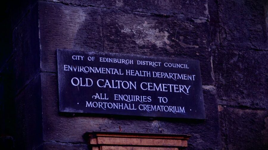 Edinburgh: 2-Hour Ghost Tour in Spanish - Calton Hill adds a change of pace