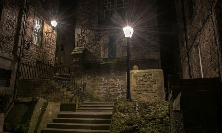 Edinburgh: 2-Hour Ghost Tour in Spanish - Practical tips for a better evening