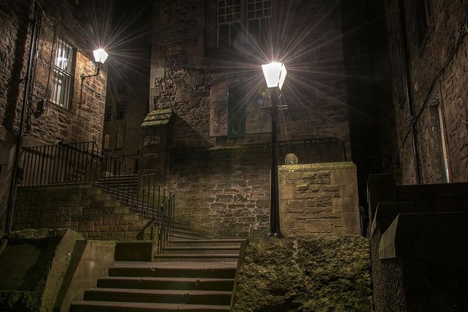 Edinburgh 2 Hour Nighttime Ghost Tour Italian Tour Guide - Edinburgh Castle and the famous ghost