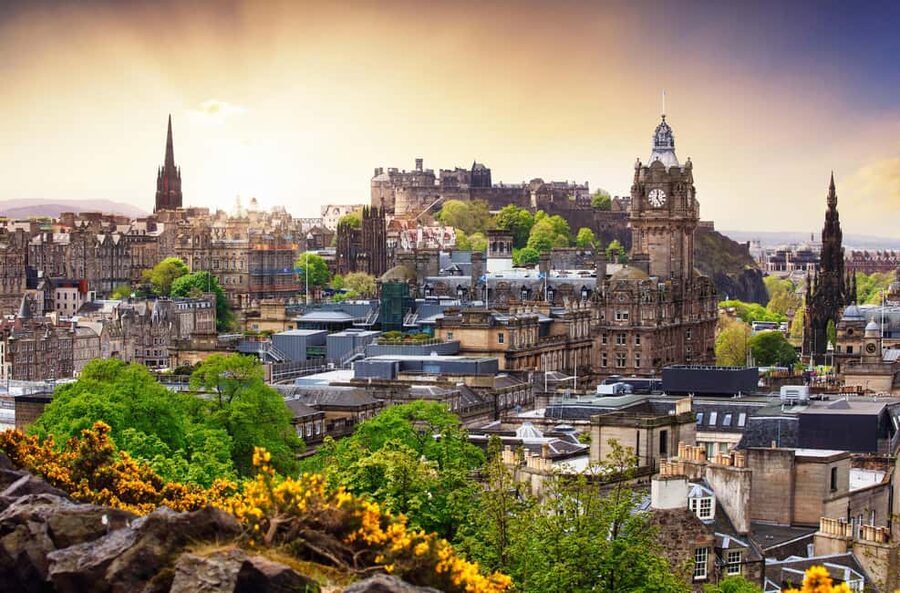 Edinburgh: 3-Hour Guided Secret Food Tour - Haggis, neeps and tatties for first-timers