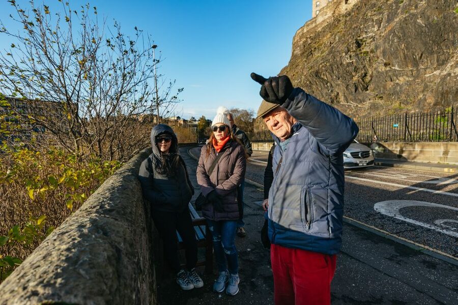 Edinburgh: 3-Hour Guided Walking Tour - Courts, closes, and the city behind the main street