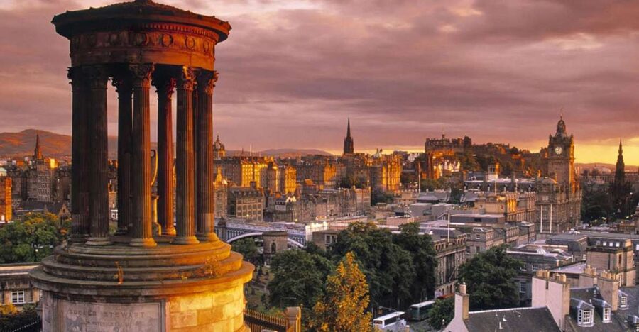 Edinburgh: 3-Hour Historical Walking Tour in Italian - Key points at a glance