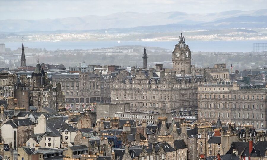 Edinburgh: 3-Hour Historical Walking Tour in Italian - Victoria Terrace, Victoria Street, and the Grassmarket