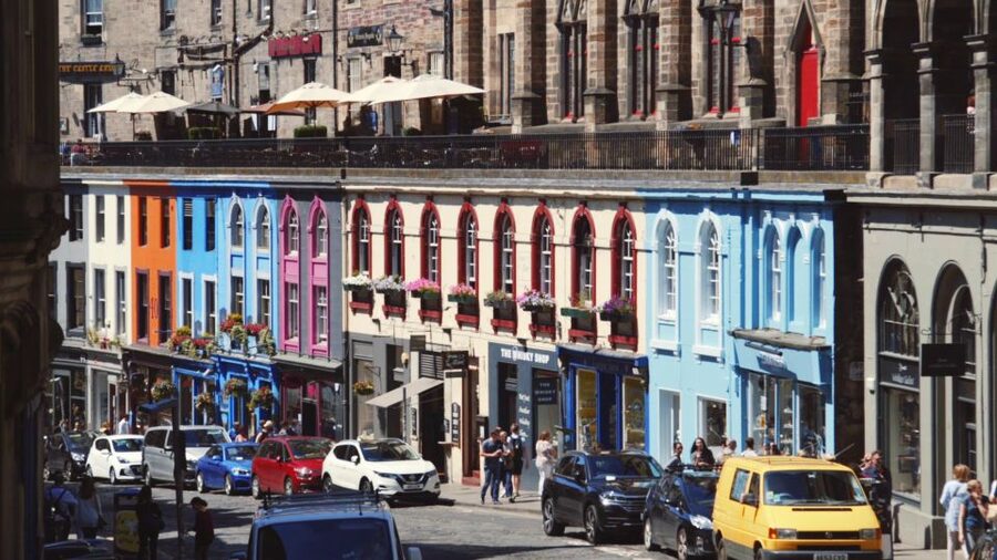 Edinburgh: 3-Hour Historical Walking Tour in Spanish - Edinburgh Castle and the Stone of Destiny