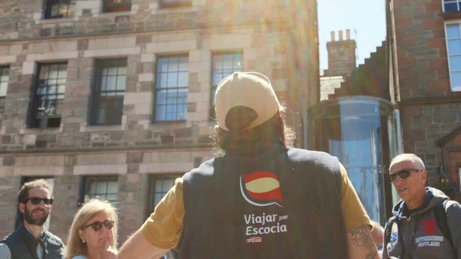 Edinburgh: 3-Hour Historical Walking Tour in Spanish - A pause at the Grassmarket