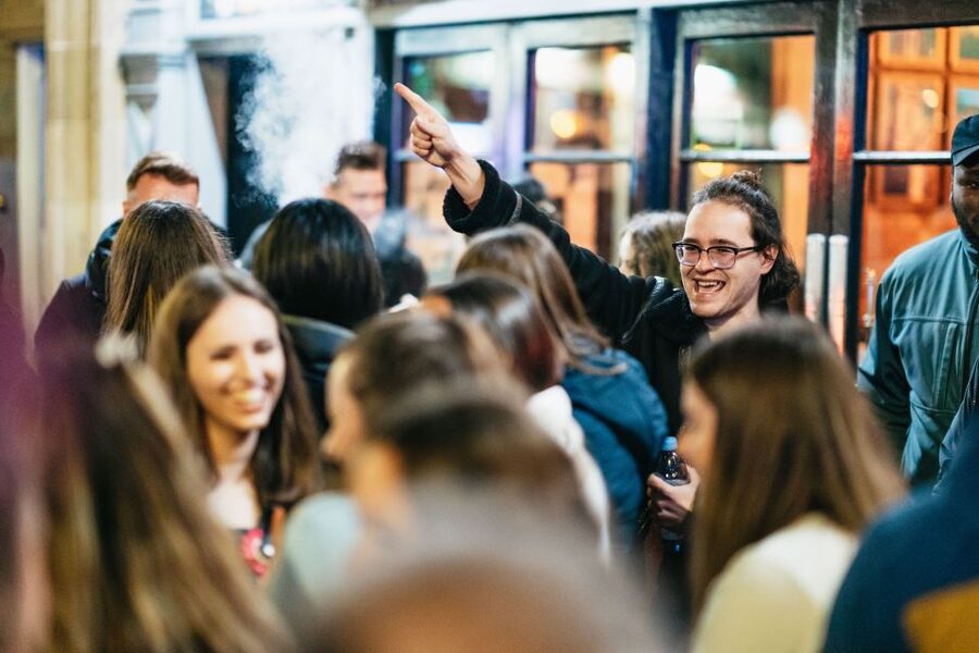 Edinburgh: 7 Bar Pub Crawl with 7 Shots & Discounts - Key points to know before you book