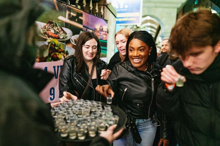 Edinburgh: 7 Bar Pub Crawl with 7 Shots & Discounts - Cancellation and booking flexibility