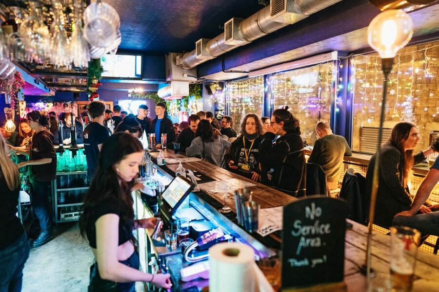 Edinburgh: 7 Bar Pub Crawl with 7 Shots & Discounts - Drink discounts of up to 25 percent