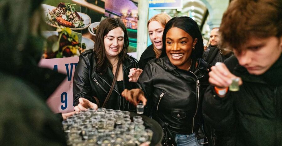 Edinburgh: 7 Bar Pub Crawl with 7 Shots & Discounts - Practical advice for a smoother crawl