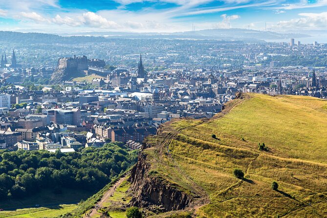 Edinburgh: Arthur's Seat Hike with Local Guide - The descent and the return to Holyrood