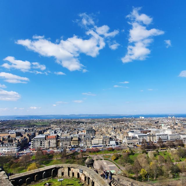 Edinburgh Castle: 120-Minute In-Depth Tour with Expert Guide - The Great Hall and Crown Square