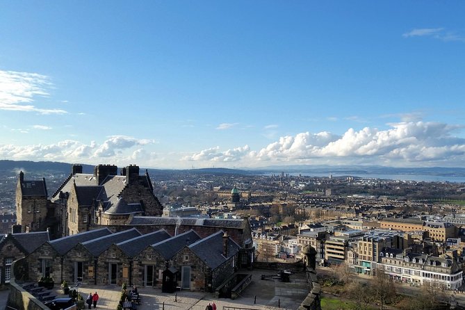 Edinburgh Castle Guided Walking Tour in English - Why a guided introduction helps at Edinburgh Castle