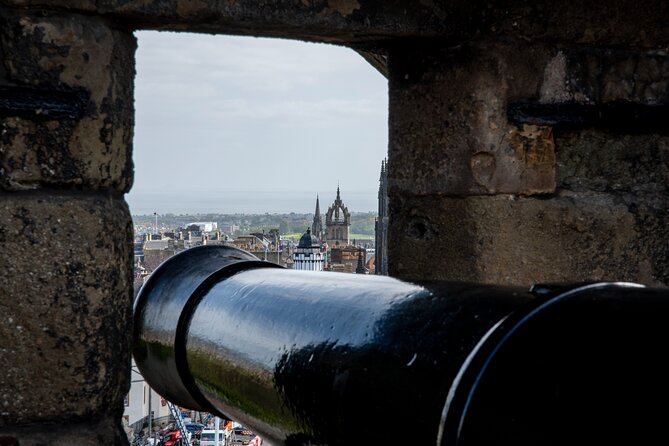 Edinburgh Castle: Guided Walking Tour with Entry Ticket - Weather can change the feel of the visit