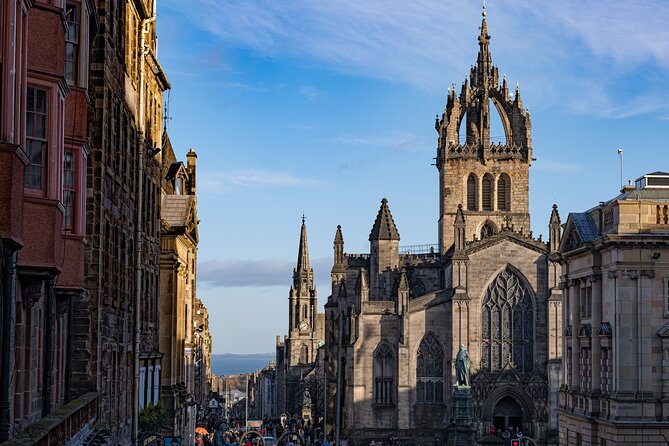 Edinburgh Castle: Guided Walking Tour with Entry Ticket - Who should book this Edinburgh Castle experience?