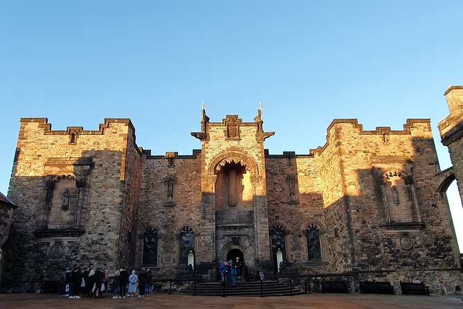 Edinburgh Castle Highlights Tour with Tickets, Map, and Guide - Entering through the gatehouse and Argyle Battery