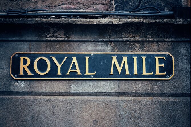 Edinburgh Castle & Old Town Small Group Guided Tour - Greyfriars Kirkyard and its famous stories