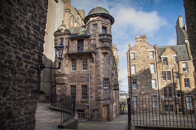 Edinburgh Castle & Royal Mile Walking Tour - Ticket Included - Mercat Cross and the Writers’ Museum
