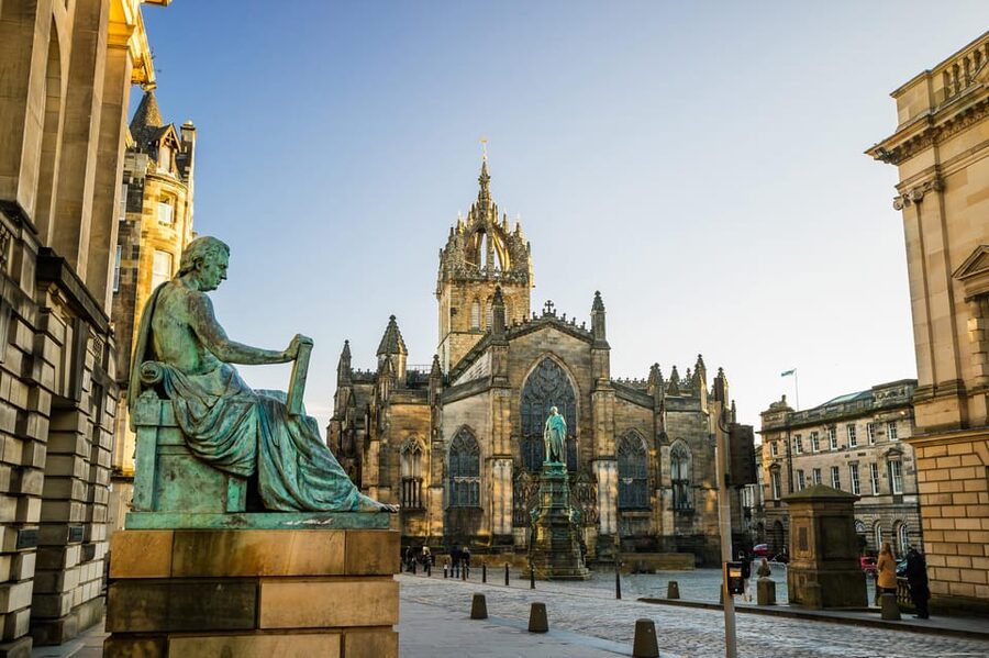 Edinburgh: City Highlights Walking Tour - Greyfriars Kirkyard and the city’s darker tales