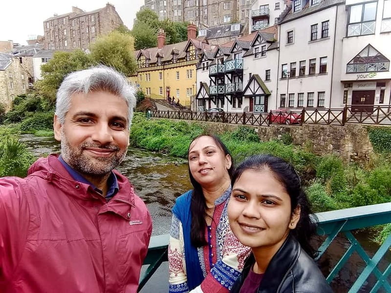 Edinburgh: Custom Highlights & Hidden Gems Tour with a Local - Historic neighborhoods, alleyways, and stories
