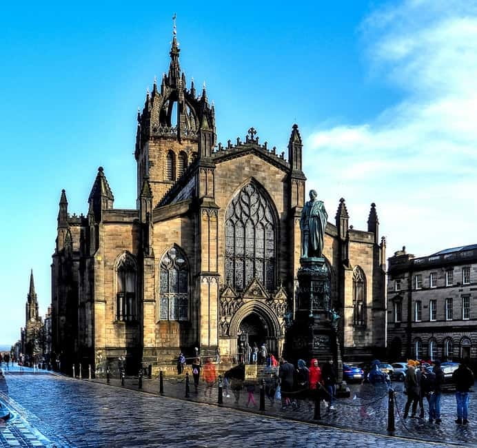 Edinburgh: Dark History Royal Mile Walking Tour - Starting beneath St. Giles Cathedral