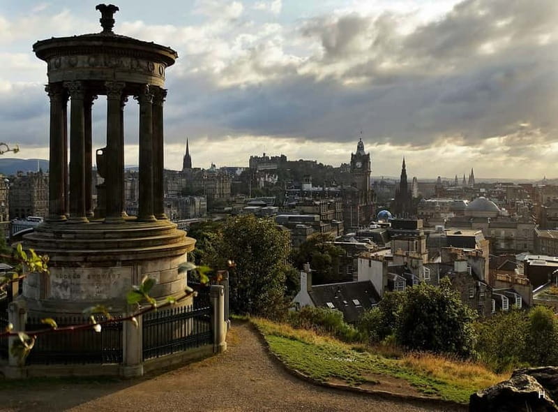 Edinburgh: Dark History Royal Mile Walking Tour - Why the guides matter so much