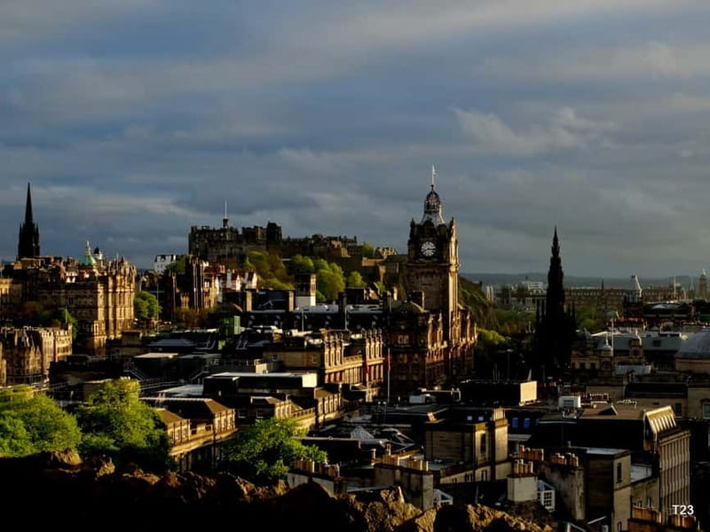 Edinburgh: Dark History Royal Mile Walking Tour - Reading Edinburgh’s Old Town beyond the postcard