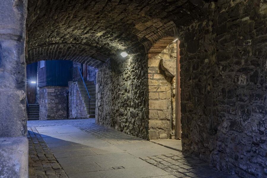Edinburgh: Dark Secrets of the Old Town Ghost Walking Tour - Practical Tips for a Better Evening