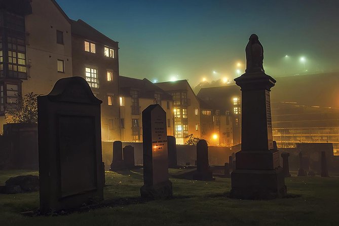 Edinburgh Darkside Walking Tour: Mysteries, Murder and Legends - Storytelling style: funny, grisly, and guide-dependent