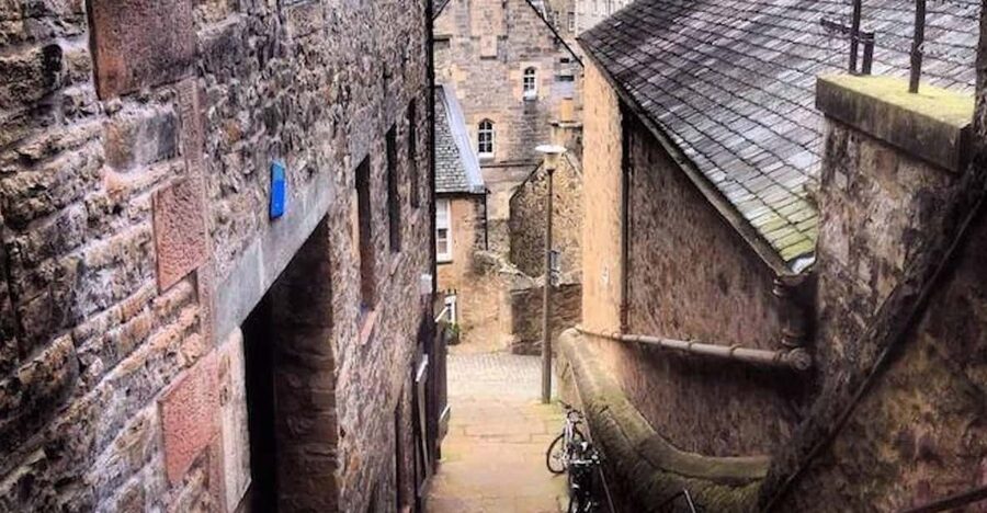 Edinburgh: Dean Village and Circus Lane Walking Tour - Key points at a glance