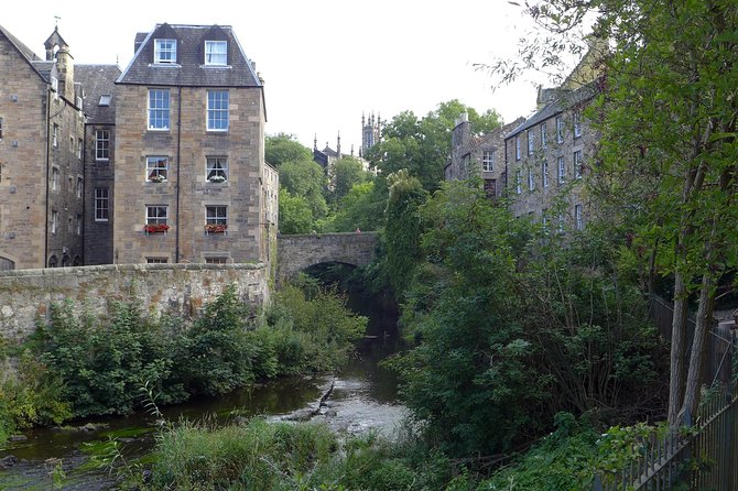 Edinburgh: Dean Village Circus Lane Walking Tour with a Local - Down toward Dean Village