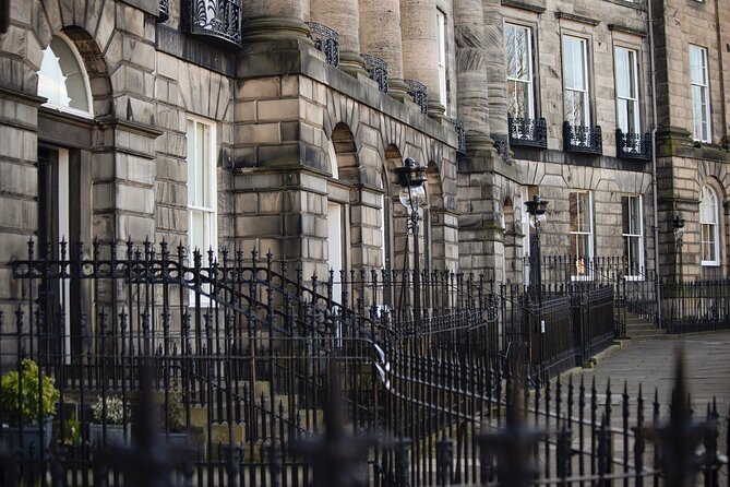 Edinburgh: Dean Village & New Town Walking Tour - Melville Monument and the difficult side of Edinburgh’s wealth