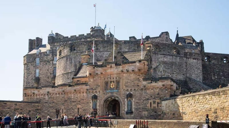 Edinburgh: Edinburgh Castle Guided History Tour with Tickets - The Honours of Scotland and the national story