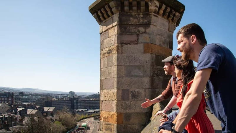 Edinburgh: Edinburgh Castle Guided History Tour with Tickets - Why the guides make the difference