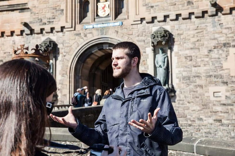 Edinburgh: Edinburgh Castle Guided History Tour with Tickets - Castle Rock and the first view of Edinburgh