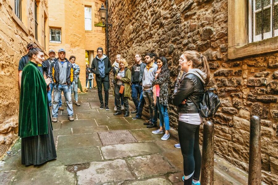 Edinburgh: Evening Underground Ghost Tour - What the guide adds to the experience
