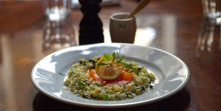 Edinburgh: Food & Drink Tasting Tour - The final stop completes the meal with drinks and Scottish favourites