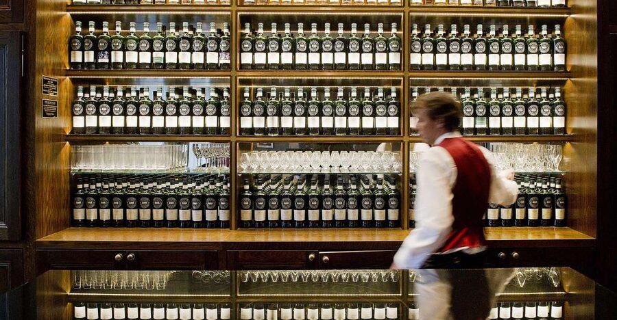 Edinburgh: Food & Drink Tasting Tour - Dietary requirements need advance notice