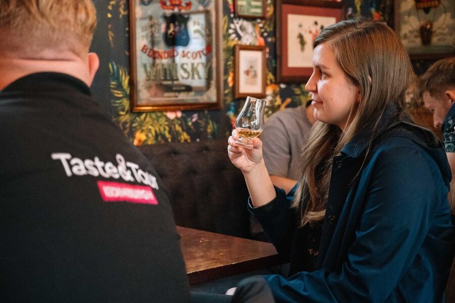 Edinburgh: Food Tour with drinks - Why this food tour works well in Edinburgh’s Old Town